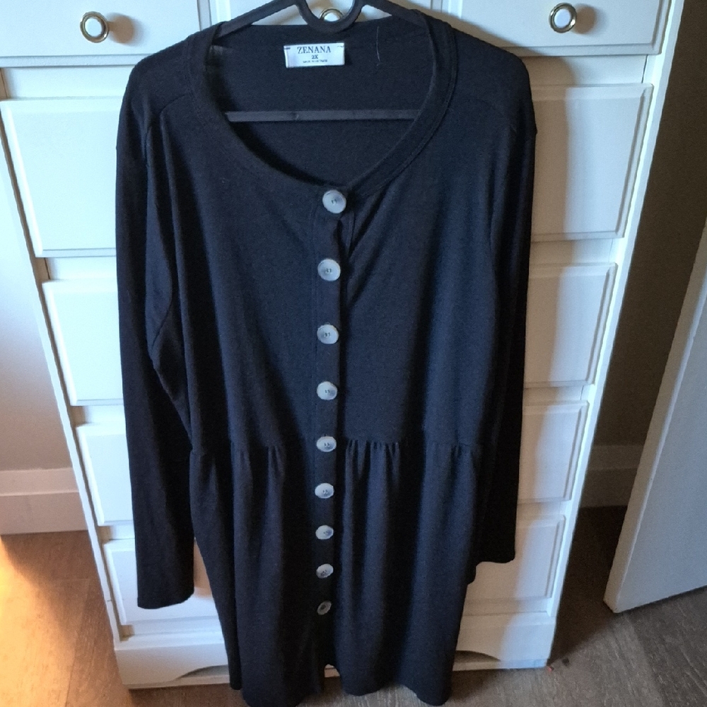 Zenana Classic Black Button Down Tunuc